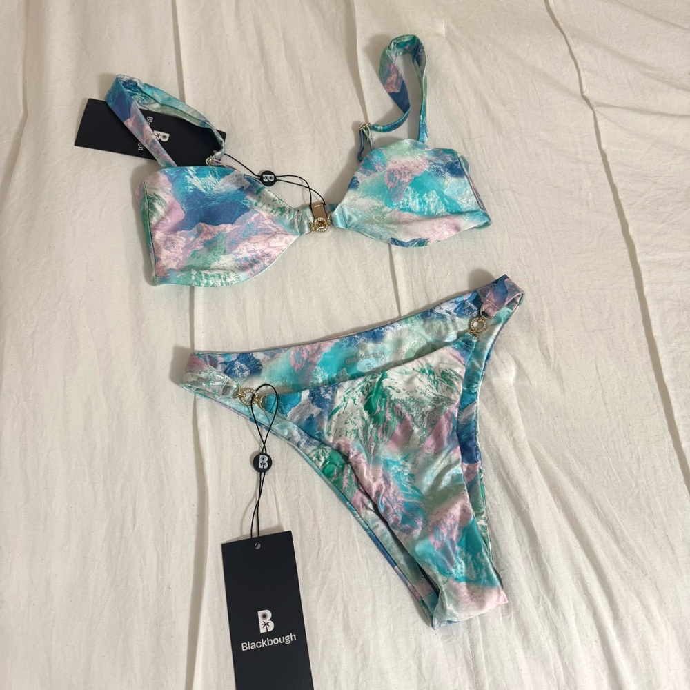 NWT Blackbough bikini set!